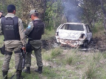 Corpo carbonizado é encontrado em porta-malas de carro no Piauí