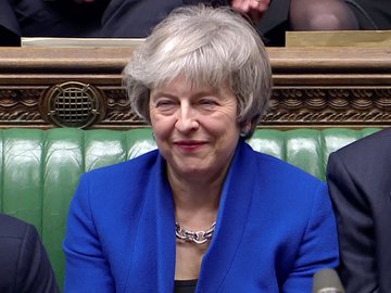 Parlamento do Reino Unido rejeita moção de censura a Theresa May