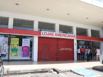 Loja foi invadida e bandidos roubaram celulares na Zona Leste de Teresina