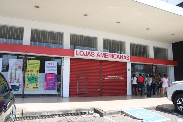 Loja foi invadida e bandidos roubaram celulares na Zona Leste de Teresina