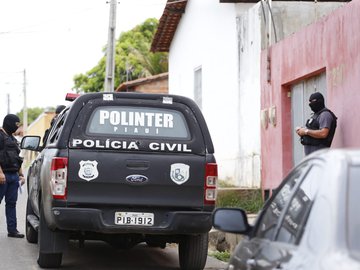 Operação cumpre mais de 60 mandados contra quadrilha suspeita de roubo e furto de veículos