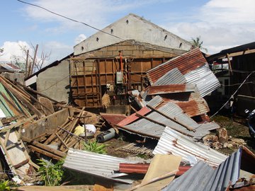 Tufão Phanfone, Arrasa, Região, Central, Natal