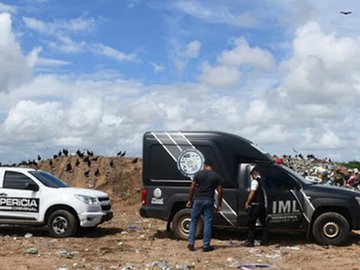 Feto dentro de saco plástico é encontrado no lixão de Parnaíba