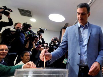 O primeiro-ministro Pedro Sánchez vota em Pozuelo de Alarcón