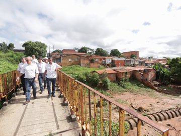 Prefeito Firmino Filho faz nova visita ao bairro Parque Rodoviário