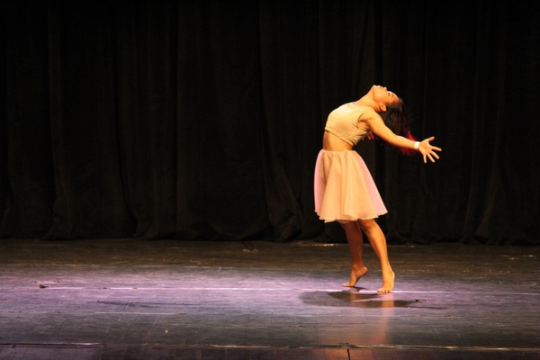 Festival de Dança de Teresina - Bailarina em apresentação de dança