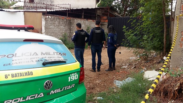 Corpo é achado em porta de garagem no bairro São João