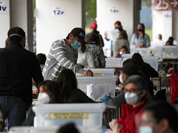 Em plebiscito, 78,12% dos eleitores optaram a favor de nova Carta