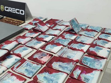 Greco prende suspeito com R$ 117 mil em dinheiro manchado