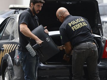 Os investigados poderão responder pelos crimes de estelionato em face de entidade pública.