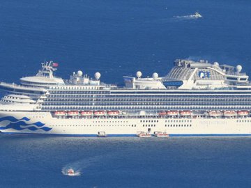 O Diamond Princess em foto de 2014: surto de covid-19 no navio teve como fonte majoritária de infecções a inalação de gotículas liberadas pela boca e pelo nariz, quando se fala.