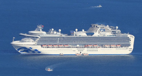 O Diamond Princess em foto de 2014: surto de covid-19 no navio teve como fonte majoritária de infecções a inalação de gotículas liberadas pela boca e pelo nariz, quando se fala.