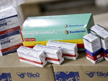 Os medicamentos foram adquiridos por meio de pregões e de aquisições feitas junto à Organização Pan-Americana de Saúde (OPAS).