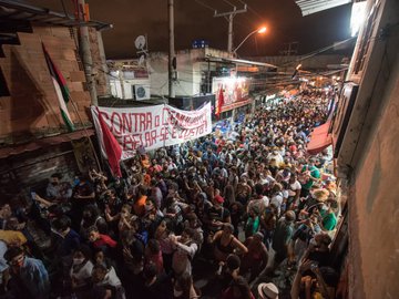 A luta por justiça dessas pessoas não é só uma luta delas, mas um luta que transcende o território do Jacarezinho