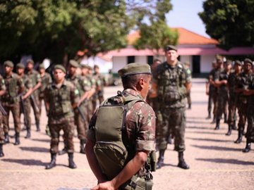 Os militares, segundo a nota, apoiaram a aplicação de 197,5 mil doses de vacinas em indígenas que vivem em áreas remotas.