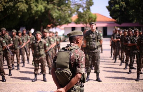 Os militares, segundo a nota, apoiaram a aplicação de 197,5 mil doses de vacinas em indígenas que vivem em áreas remotas.