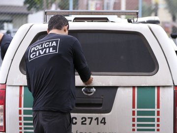 Os policiais cumprem 176 mandados de busca e apreensão no Brasil e em mais cinco países: Argentina, Estados Unidos, Paraguai, Panamá e Equador.