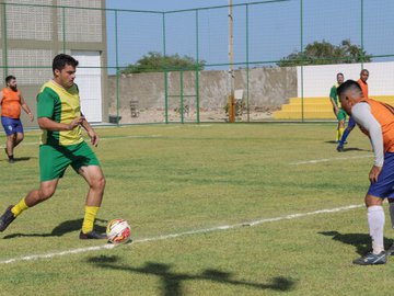 Dênis Cavalcante participa de jogo inaugural no Sesc Praia