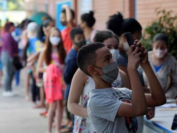 Vacinação de jovens em Betim