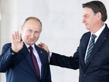 Bolsonaro vai à Rússia na mais arriscada viagem de sua Presidência