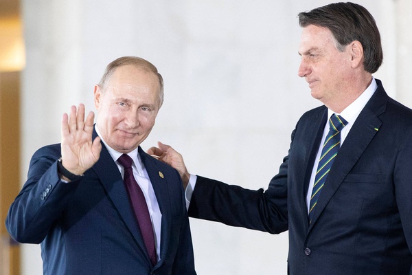 Bolsonaro vai à Rússia na mais arriscada viagem de sua Presidência