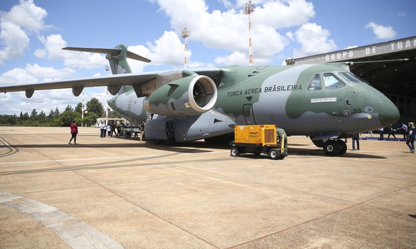 Aviões da Força Aérea Brasileira chegarão em Brasília às 12h15