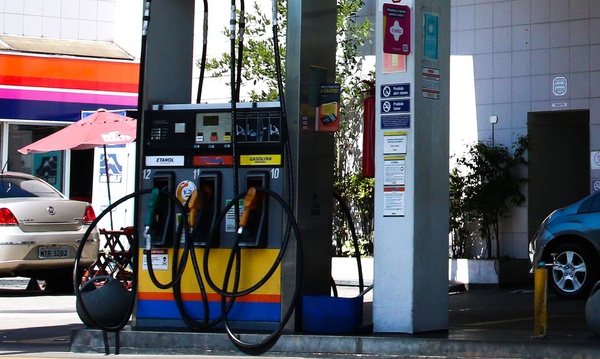 Troca de gasolina por etanol pode não ser vantajosa para o consumidor