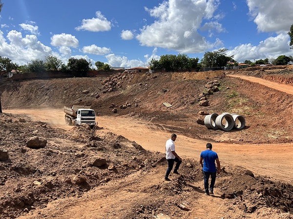 Saad Sul inicia abertura de vias para a construção de casas no Parque Rodoviário