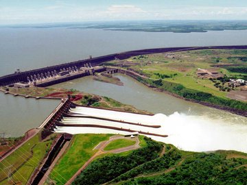 Visão geral da hidrelétrica de Itaipu