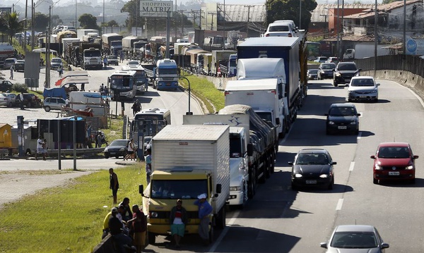 Motoristas que se declararam até 29 de agosto receberão R$ 2 mil