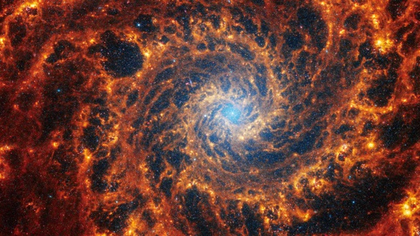 A galáxia espiral NGC 628, localizada a 32 milhões de anos-luz de distância da Terra, em imagem sem data do Telescópio Espacial James Webb NASA