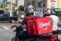 O iFood terá que registrar formalmente seus entregadores, conforme decisão do TRT2 (Foto: Getty Images