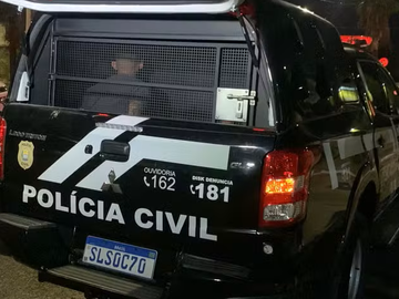 Suspeito de participar de assalto em que PM foi baleado e assaltante morreu se entrega à polícia