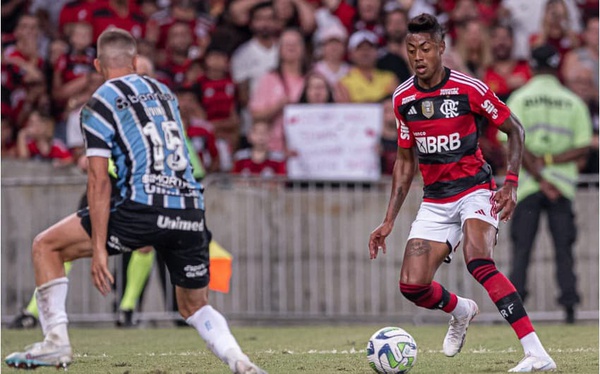 Flamengo enfrenta Grêmio hoje.