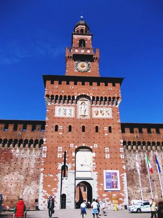 O Castelo Sforzesco guarda obras preciosas de Leonardo Da Vinci.