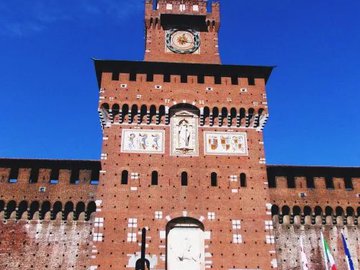 O Castelo Sforzesco guarda obras preciosas de Leonardo Da Vinci.